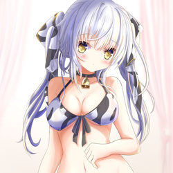 This is a pixiv picture whose title is 牛柄ビキニ銀髪ちゃん.