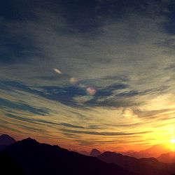 This is a pixiv picture whose title is 夕焼けの観測者.