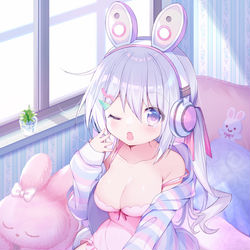 This is a pixiv picture whose title is 🐇🎧🎮.