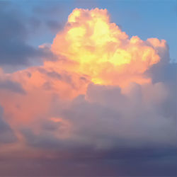This is a pixiv picture whose title is 夕暮れの上空.