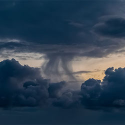 This is a pixiv picture whose title is 雲海の雨.