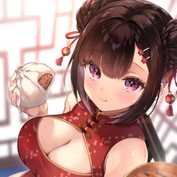 This is a pixiv picture whose title is 肉まん食べる？.