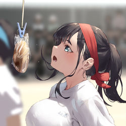 This is a pixiv picture whose title is パンに苦戦してる女子.