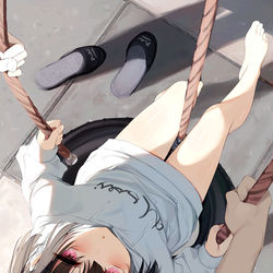 This is a pixiv picture whose title is 生足ちゃんとタイヤブランコ.