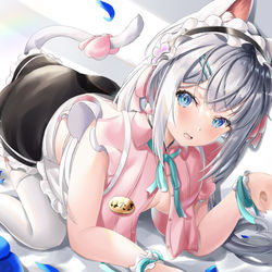 This is a pixiv picture whose title is 銀髪猫メイド.