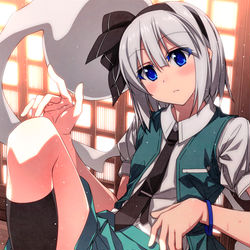 This is a pixiv picture whose title is 妖夢ちゃんのおひざ！.