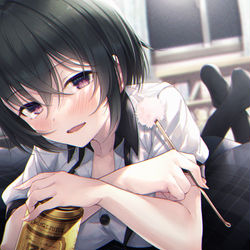 This is a pixiv picture whose title is 女友達の家でだらだら〜101号室・黒本くろな〜.