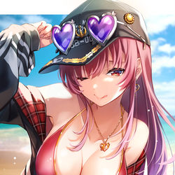 This is a pixiv picture whose title is 水着船長.