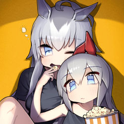 This is a pixiv picture whose title is 距離感バグ映画鑑賞オグタマ.