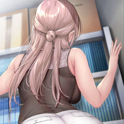 This is a pixiv picture whose title is 気になる部下に脚立を押さえてほしいと頼み、資料がみつからず手こ～.