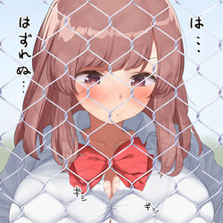This is a pixiv picture whose title is 寄りかかったフェンスにボタンが絡まった子.