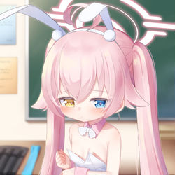 This is a pixiv picture whose title is 教室でこっそりツインテバニーに着替えてくれるホシノ…….