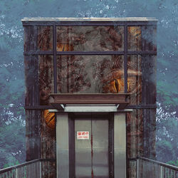 This is a pixiv picture whose title is 植物園内の昇降機故障について.