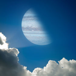 This is a pixiv picture whose title is 木星の半分.