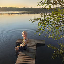 This is a pixiv picture whose title is Evening at the lake.