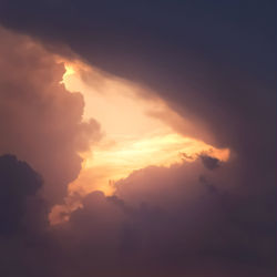 This is a pixiv picture whose title is 雲の先.