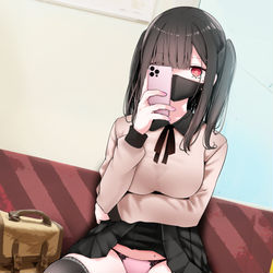 This is a pixiv picture whose title is 通勤電車でサラリーマンにぱんつを見せてくる地雷系女子.