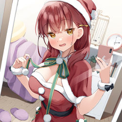 This is a pixiv picture whose title is サンタコス自撮りをする双子の妹ちゃん.