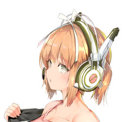 This is a pixiv picture whose title is ヘッドフォンたわわ.