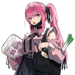 This is a pixiv picture whose title is 見た目派手だけど実は家庭的な幼馴染.