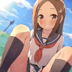 This is a pixiv picture whose title is 見えてるのわかってて、西方の反応を見ている高木さん.