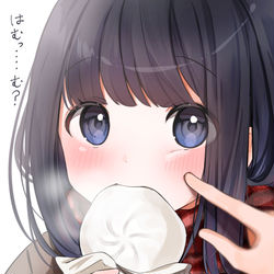 This is a pixiv picture whose title is ほっぺもちもち彼女と肉まん.