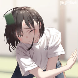 This is a pixiv picture whose title is 流れ弾に被弾してる女子.