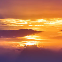 This is a pixiv picture whose title is 夕方の海の空気.