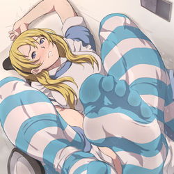 This is a pixiv picture whose title is 部屋が狭いと蒸れます.