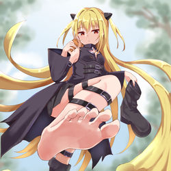 This is a pixiv picture whose title is ヤミちゃんに踏まれる.