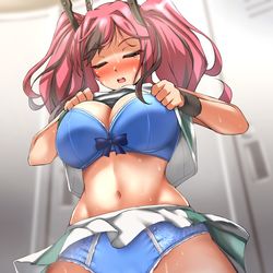 This is a pixiv picture whose title is 扇風機の前でたくし上げて涼むブレマートン.