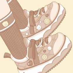 This is a pixiv picture whose title is 🧸🤎👟.