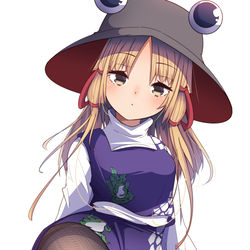 This is a pixiv picture whose title is 黒タイツ諏訪子ちゃん.