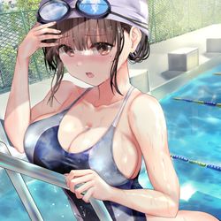 This is a pixiv picture whose title is 水着が小さい水泳部コーチ②.