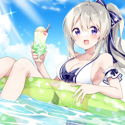 This is a pixiv picture whose title is 夏と海とメロンソーダ.