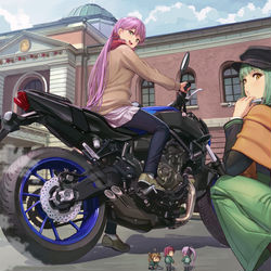 This is a pixiv picture whose title is 鎮守府前にて.