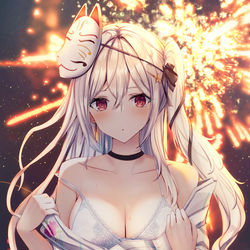 This is a pixiv picture whose title is 銀髪娘と花火.