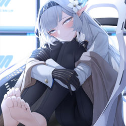 This is a pixiv picture whose title is 超天才清楚系病弱美少女ハッカー.