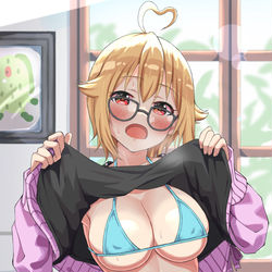 This is a pixiv picture whose title is 翼、中の水着見せてくれ.