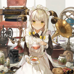 This is a pixiv picture whose title is 角クラシカルメイド.