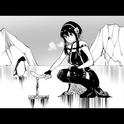 This is a pixiv picture whose title is 凍ったバナナでまな板に暗器を打ち込むヨルさん。.