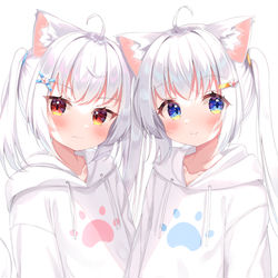 This is a pixiv picture whose title is パーカー白ネコ姉妹.