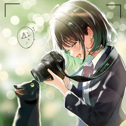 This is a pixiv picture whose title is 「普段は無表情な写真部の先輩」.