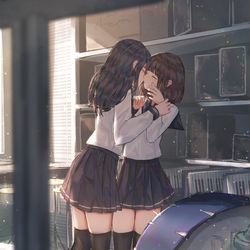 This is a pixiv picture whose title is 『......何か音しない？』.