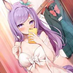 This is a pixiv picture whose title is 水着を試着するマックイーン.