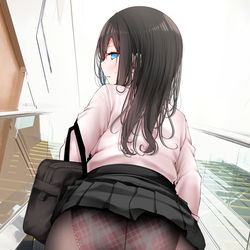 This is a pixiv picture whose title is 通勤道中のエスカレーターでぱんつを見せてくる黒髪JK.