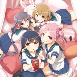 This is a pixiv picture whose title is ほーらお菓子だよー.