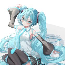 This is a pixiv picture whose title is 髪とたわむれる初音ミクさん.