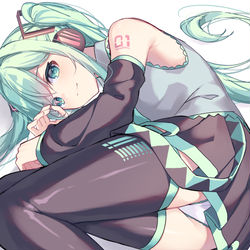 This is a pixiv picture whose title is 寝ころびミクちゃん.
