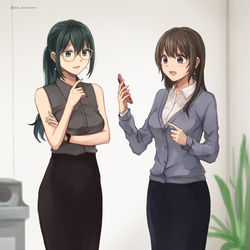 This is a pixiv picture whose title is 休憩室スペースで話すOL.